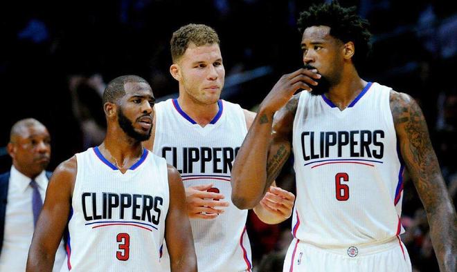 火力不够！斯玛特一人8记三分，其余湖人球员一共8记（火力不济！斯玛特轰进8记三分，湖人其余球员合计仅8记）