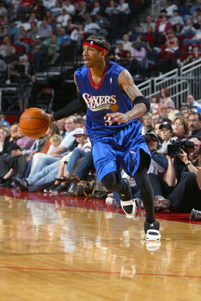 杨鸣：辽宁男篮进入新老更替时期，先打进季后赛再图发展（杨鸣：辽篮处于新老交替阶段，先确保季后赛资格再谋发展）