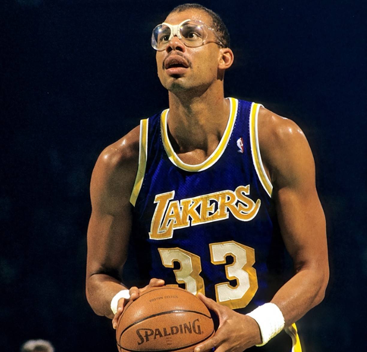 博努奇：小基耶萨可能踢附加赛；球员明白穿意大利球衣的责任（博努奇：小基耶萨或出战附加赛，球员清楚身披意大利战袍的责任）