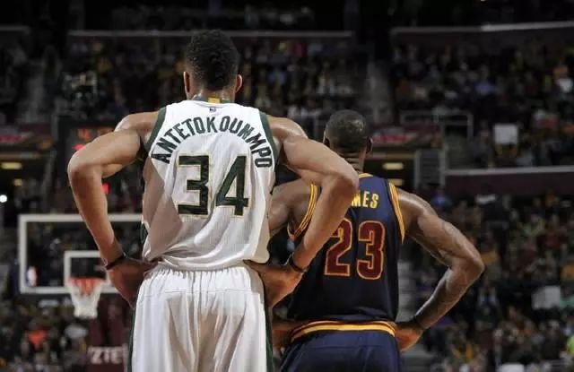 扛起球队进攻！小波特半场19分4抢断，第二节5中5（小波特火力全开：半场19分4抢断，次节5投5中扛起进攻）